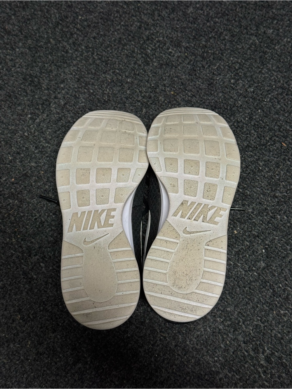 Nike Tanjun Black White - Picture 7 of 11
